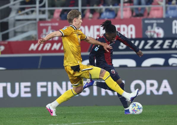 Udinese™s Thomas Kristensen fight for the ball with Bologna™s Jonathan Rowe during the Serie A soccer match between Bologna and Udinese at the Renato Dall™Ara Stadium in Bologna -Monday, February 23, 2026. - Soccer .  Copyright: xGiannixSantandrea LaPressex