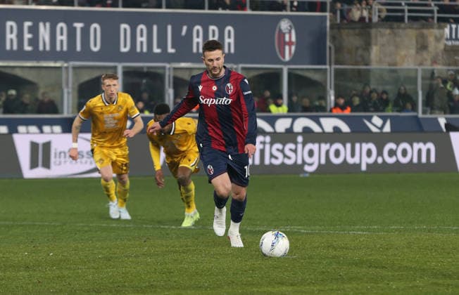 Bologna™s Federico Bernardeschi penalty goal during the Serie A soccer match between Bologna and Udinese at the Renato Dall™Ara Stadium in Bologna -Monday, February 23, 2026. - Soccer .  Copyright: xGiannixSantandrea LaPressex