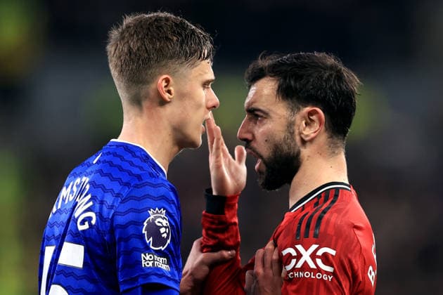 Everton gegen Manchester United 23. Februar 2026 Premier League Everton gegen Manchester United eine Auseinandersetzung zwischen Harrison Armstrong von Everton und Bruno Fernandes von Manchester United Foto Simon Stacpoole Abseits Merseyside UK  Copyright: xSimonxStacpoolexOffside