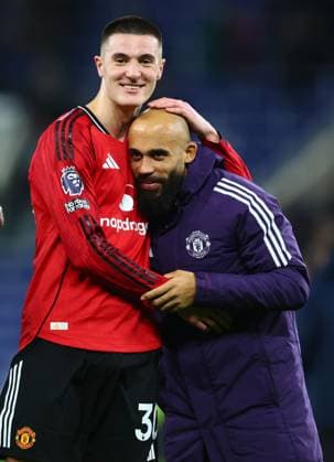 Benjamin Sesko of Manchester United, ManU and Bryan Mbeumo at the end of the match Everton v Manchester United, Premier League, Football, Hill Dickinson Stadium, Liverpool, UK - 23 Feb 2026Liverpool Hill Dickinson Stadium United Kingdom EDITORIAL USE ONLY No use with unauthorised audio, video, data, fixture lists, club league logos or live services. Online in-match use limited to 120 images, no video emulation. No use in betting, games or single club league player publications. Copyright: xPaulxCurrie Shutterstockx 16692802df