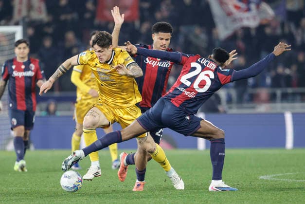 February 23, 2026, Bologna, BOLOGNA: Udinese s NicolÃ² Zaniolo (L) and Bologna s Jhon Lucumi (R) with Simon Sohm in action during the Italian Serie A soccer match Bologna FC vs Udinese Calcio at Renato Dall Ara stadium in Bologna, Italy, 23 February 2026. ANSA SERENA CAMPANINI Serie A: Bologna - Udinese  - ZUMAa110 20260223_zaf_a110_087 Copyright: xSerenaxCampaninix
