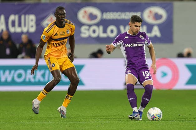 ACF Fiorentina v Pisa SC - Campionato Serie A Manor Solomon of ACF Fiorentina controls the ball during the Italian Serie A football match between ACF Fiorentina and Pisa SC,on February 23 ,2026 at the Artemio-Franchi stadium in Florence. Firenze FI Italy  Copyright: xAndreaxMartinix originalFilename:martini-acffiore260223_npqTC.jpg