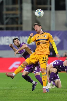 ACF Fiorentina v Pisa SC - Campionato Serie A Manor Solomon of ACF Fiorentina and Felipe Loyolaof Pisa SC ,battle for the ball during the Italian Serie A football match between ACF Fiorentina and Pisa SC,on February 23 ,2026 at the Artemio-Franchi stadium in Florence. Firenze FI Italy  Copyright: xAndreaxMartinix originalFilename:martini-acffiore260223_npr3E.jpg