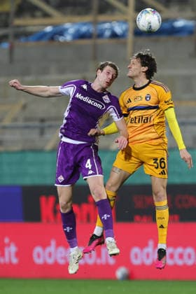 ACF Fiorentina v Pisa SC - Campionato Serie A Marco Brescianini of ACF Fiorentina and Gabriele Piccinini of Pisa SC ,battle for the ball during the Italian Serie A football match between ACF Fiorentina and Pisa SC,on February 23 ,2026 at the Artemio-Franchi stadium in Florence. Firenze FI Italy  Copyright: xAndreaxMartinix originalFilename:martini-acffiore260223_npL0k.jpg