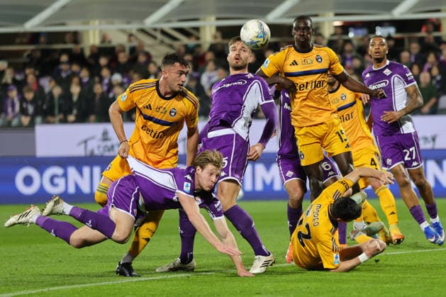 ACF Fiorentina v Pisa SC - Campionato Serie A Marco Brescianini of ACF Fiorentina and Simone Canestrelli of Pisa SC ,battle for the ball during the Italian Serie A football match between ACF Fiorentina and Pisa SC,on February 23 ,2026 at the Artemio-Franchi stadium in Florence. Firenze FI Italy  Copyright: xAndreaxMartinix originalFilename:martini-acffiore260223_npzF4.jpg