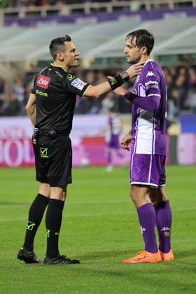 ACF Fiorentina v Pisa SC - Campionato Serie A Luca Ranieri of ACF Fiorentina and Referee Maurizio Mariani ,speaks during the Italian Serie A football match between ACF Fiorentina and Pisa SC,on February 23 ,2026 at the Artemio-Franchi stadium in Florence. Firenze FI Italy  Copyright: xAndreaxMartinix originalFilename:martini-acffiore260223_np6uk.jpg