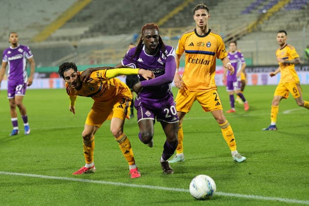 ACF Fiorentina v Pisa SC - Campionato Serie A Moise Kean of ACF Fiorentina and Simone Angori of Pisa SC ,battle for the ball during the Italian Serie A football match between ACF Fiorentina and Pisa SC,on February 23 ,2026 at the Artemio-Franchi stadium in Florence. Firenze FI Italy  Copyright: xAndreaxMartinix originalFilename:martini-acffiore260223_npV1L.jpg