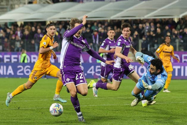 ACF Fiorentina v Pisa SC - Campionato Serie A Jacopo Fazzini of ACF Fiorentina and David Andrade Nicolas of Pisa SC ,battle for the ball during the Italian Serie A football match between ACF Fiorentina and Pisa SC,on February 23 ,2026 at the Artemio-Franchi stadium in Florence. Firenze FI Italy  Copyright: xAndreaxMartinix originalFilename:martini-acffiore260223_np9YE.jpg