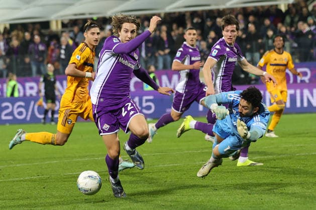 ACF Fiorentina v Pisa SC - Campionato Serie A Jacopo Fazzini of ACF Fiorentina and David Andrade Nicolas of Pisa SC ,battle for the ball during the Italian Serie A football match between ACF Fiorentina and Pisa SC,on February 23 ,2026 at the Artemio-Franchi stadium in Florence. Firenze FI Italy  Copyright: xAndreaxMartinix originalFilename:martini-acffiore260223_npasv.jpg
