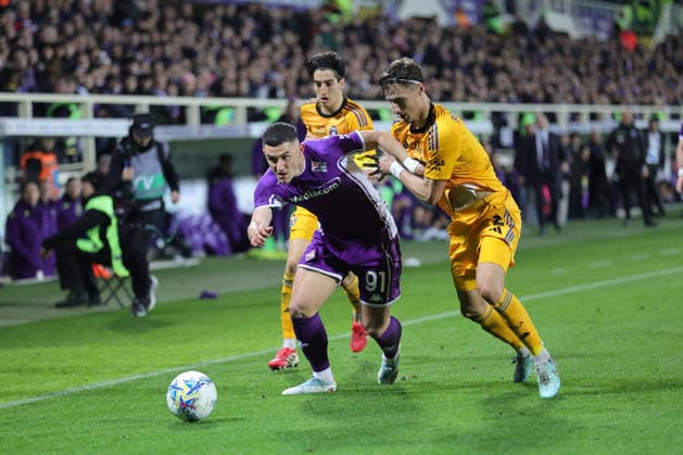 ACF Fiorentina v Pisa SC - Campionato Serie A Roberto Piccoli of ACF Fiorentina and Rosen Bozhinov of Pisa SC ,battle for the ball during the Italian Serie A football match between ACF Fiorentina and Pisa SC,on February 23 ,2026 at the Artemio-Franchi stadium in Florence. Firenze FI Italy  Copyright: xAndreaxMartinix originalFilename:martini-acffiore260223_npCkk.jpg