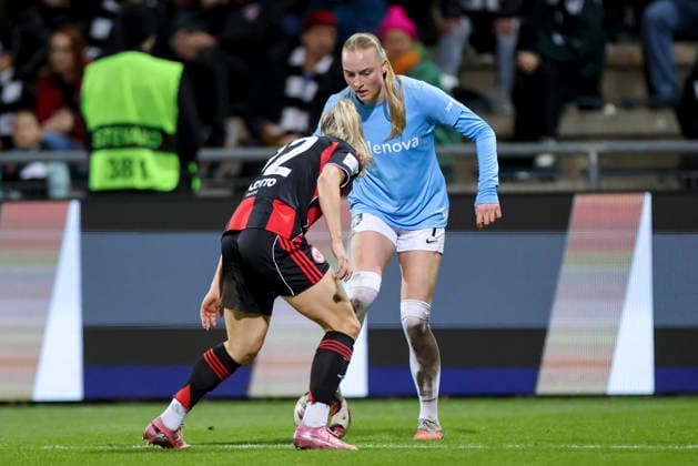Nadine Riesen Eintracht Frankfurt and Tessa Blumenberg SC Freiburg battle for the ball, Google Pixel Frauen Bundesliga, Eintracht Frankfurt v SC Freiburg, Stadion am Brentanobad, February 23, 2026 in Frankfurt, Germany Photo by Marco Steinbrenner DeFodi Images Nadine Riesen Eintracht Frankfurt and Tessa Blumenberg SC Freiburg battle for the ball, Google Pixel Womens Bundesliga, Eintracht Frankfurt v SC Freiburg, Stadion am Brentanobad, February 23, 2026 in Frankfurt, Germany Photo by Marco Steinbrenner DeFodi Images DFB DFL REGULATIONS PROHIBIT ANY USE OF PHOTOGRAPHS AS IMAGE SEQUENCES AND OR QUASI VIDEO