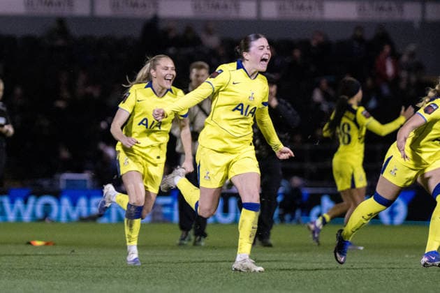 Players of Tottenham Hotspur cerebrate their victory during the match between London City Lionesses and Tottenham Hotspur in the Adobe Women?s FA Cup 5th Round at CopperJax Community Stadium, Bromley, London, England on Monday 23rd February 2026. Copyright: xClairexJeffreyx xSPPx Sportspressphoto_SPR97041