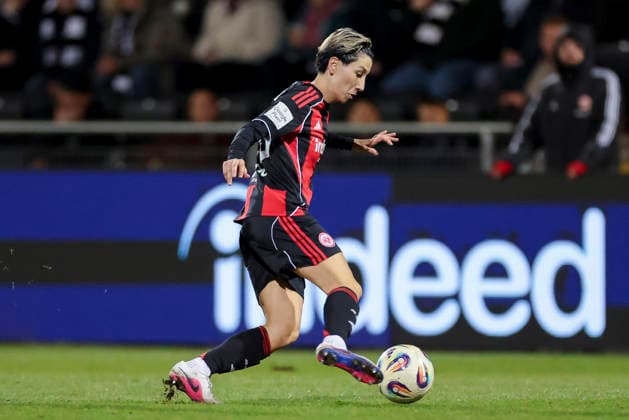 Sara Doorsoun Eintracht Frankfurt controls the ball, Google Pixel Frauen Bundesliga, Eintracht Frankfurt v SC Freiburg, Stadion am Brentanobad, February 23, 2026 in Frankfurt, Germany Photo by Marco Steinbrenner DeFodi Images Sara Doorsoun Eintracht Frankfurt controls the ball, Google Pixel Womens Bundesliga, Eintracht Frankfurt v SC Freiburg, Stadion am Brentanobad, February 23, 2026 in Frankfurt, Germany Photo by Marco Steinbrenner DeFodi Images DFB DFL REGULATIONS PROHIBIT ANY USE OF PHOTOGRAPHS AS IMAGE SEQUENCES AND OR QUASI VIDEO