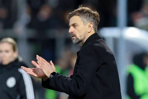 Coach Niko Arnautis Eintracht Frankfurt cheers, Google Pixel Frauen Bundesliga, Eintracht Frankfurt v SC Freiburg, Stadion am Brentanobad on February 23, 2026 in Frankfurt, Germany Photo by Marco Steinbrenner DeFodi Images Coach Niko Arnautis Eintracht Frankfurt cheers, Google Pixel Womens Bundesliga, Eintracht Frankfurt v SC Freiburg, Stadion am Brentanobad, February 23, 2026 in Frankfurt, Germany Photo by Marco Steinbrenner DeFodi Images DFB DFL REGULATIONS PROHIBIT ANY USE OF PHOTOGRAPHS AS IMAGE SEQUENCES AND OR QUASI VIDEO