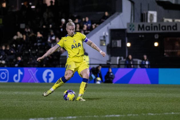 Bethany England (9 Tottenham Hotspur) scores a penalty during the penalty shootout between London City Lionesses and Tottenham Hotspur in the Adobe Women?s FA Cup 5th Round at CopperJax Community Stadium, Bromley, London, England on Monday 23rd February 2026. Copyright: xClairexJeffreyx xSPPx Sportspressphoto_SPR97044