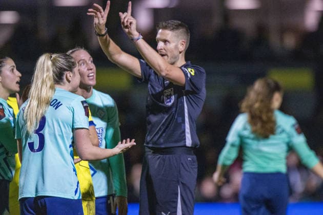 Referee Ryan Atkin awards a last minute penalty to Tottenham Hotspur during the match between London City Lionesses and Tottenham Hotspur in the Adobe Women?s FA Cup 5th Round at CopperJax Community Stadium, Bromley, London, England on Monday 23rd February 2026. Copyright: xClairexJeffreyx xSPPx Sportspressphoto_SPR97055