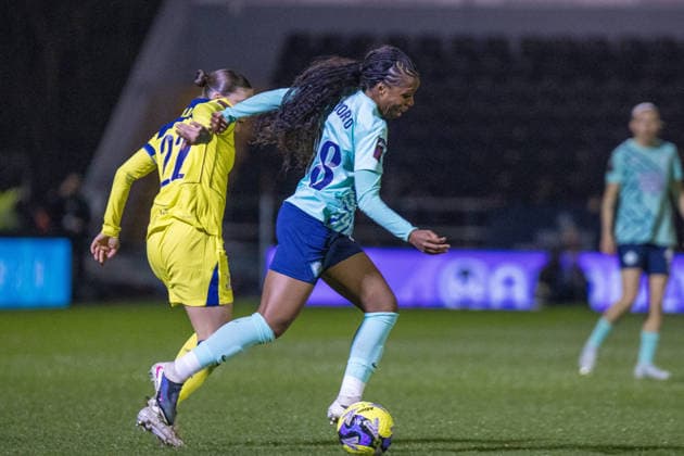 Hanna Wijk (22 Tottenham Hotspur) fouls Grace Geyoro (88 London City Lionesses) during the match between London City Lionesses and Tottenham Hotspur in the Adobe Women?s FA Cup 5th Round at CopperJax Community Stadium, Bromley, London, England on Monday 23rd February 2026. Copyright: xClairexJeffreyx xSPPx Sportspressphoto_SPR97070