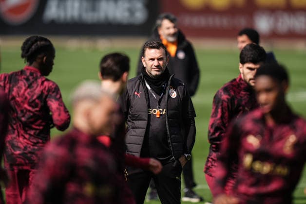 Ahead of the Juventus v Galatasaray - UEFA Champions League ISTANBUL, TURKIYE - FEBRUARY 24: Head Coach Okan Buruk (C) of Galatasaray leads the training session ahead of the UEFA Champions League round of 16 play-off second leg match against Juventus at the Kemerburgaz Metin Oktay Training Facilities in Istanbul, Turkiye on February 24, 2026. Hakan Akgun Anadolu Istanbul Turkey. Editorial use only. Please get in touch for any other usage.  Copyright: x2026xAnadoluxHakanxAkgunx