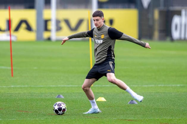 24 02 2026 Borussia Dortmund soccer training at the training ground in Brackel ahead of the second leg of the Champions League play-off at Atalanta Bergamo Luca Reggiani Borussia Dortmund runs with the ball at his feet Copyright: xDavidxInderliedx