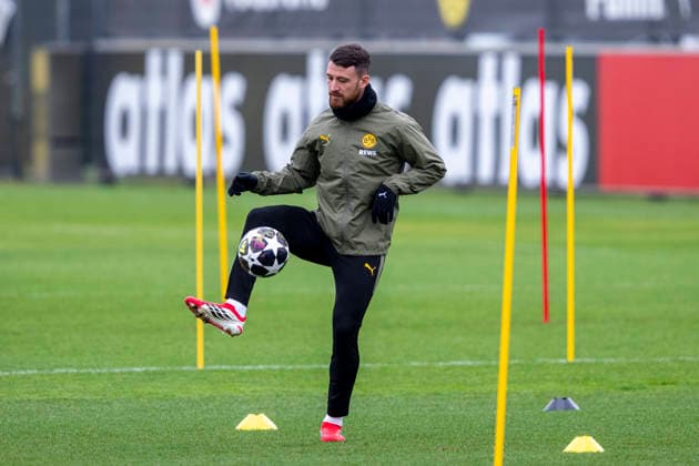 24 02 2026 Borussia Dortmund soccer training at the training ground in Brackel ahead of the second leg of the Champions League play-offs at Atalanta Bergamo Salih Özcan Borussia Dortmund in action Copyright: xDavidxInderliedx