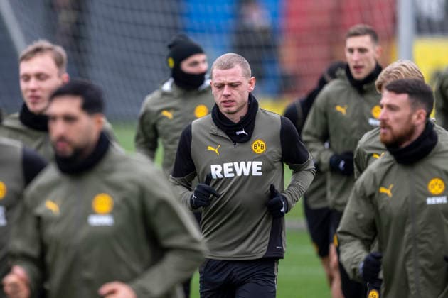 24 02 2026 Borussia Dortmund soccer training at the training ground in Brackel ahead of the second leg of the Champions League play-off at Atalanta Bergamo Julian Ryerson Borussia Dortmund in action Copyright: xDavidxInderliedx