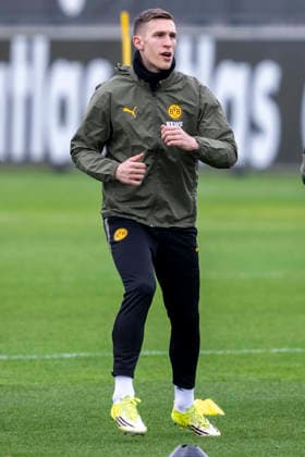 24 02 2026 Borussia Dortmund soccer training at the training ground in Brackel ahead of the second leg of the Champions League play-off with Atalanta Bergamo Nico Schlotterbeck Borussia Dortmund in action Copyright: xDavidxInderliedx