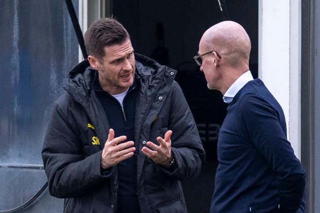 24 02 2026 Borussia Dortmund soccer training at the training ground in Brackel ahead of the second leg of the Champions League play-off with Atalanta Bergamo Sebastian Kehl l talks to Managing Director Carsten Cramer Copyright: xDavidxInderliedx