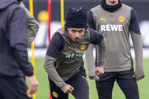 24 02 2026 Borussia Dortmund soccer training at the training ground in Brackel ahead of the second leg of the Champions League play-off with Atalanta Bergamo Karim Adeyemi Borussia Dortmund in action Copyright: xDavidxInderliedx