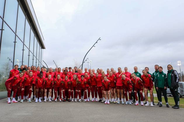 Frankfurt am Main, Germany 24 February 2026 Preparation for the womens World Cup qualifier Germany vs Slovenia Group photo DFB womens A national soccer team and U23 DFB womens national soccer team In the picture group photo of the two national womens soccer teams of the German A team and the players of the U23 team before the start of training Copyright: HMBxMedia MadeleinexFantini