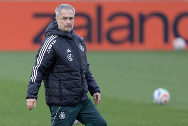 Training German national womens soccer team national coach Christian Wück Training of the womens national team before the World Cup qualifiers against Slovenia and Norway on February 24, 2026 in Frankfurt am Main, Frankfurt am Main Hessen Germany DFB Campus