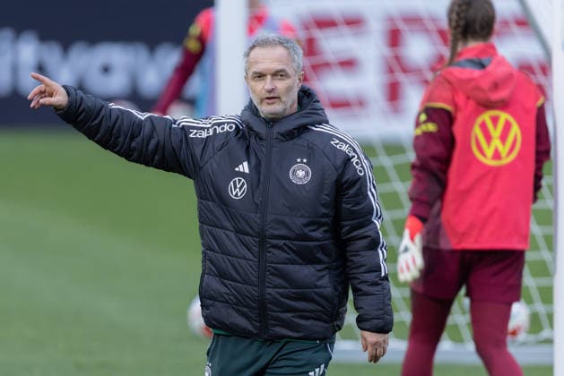 Training German national womens soccer team national coach Christian Wück Training of the womens national team before the World Cup qualifiers against Slovenia and Norway on February 24, 2026 in Frankfurt am Main, Frankfurt am Main Hessen Germany DFB Campus