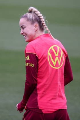 Frankfurt am Main, Germany February 24, 2026 Preparation for the Womens World Cup qualifier Germany vs. Slovenia Training In the picture Giulia Gwinn Germany during training at the DFB Campus in Frankfurt Copyright: HMBxMedia MadeleinexFantini