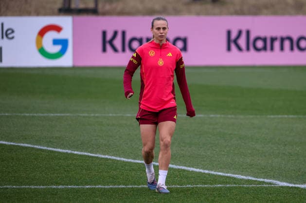 Frankfurt am Main, Germany February 24, 2026 Preparation for the Womens World Cup qualifier Germany vs. Slovenia Training In the picture Klara Bühl Buehl Germany during training at the DFB Campus in Frankfurt Copyright: HMBxMedia MadeleinexFantini