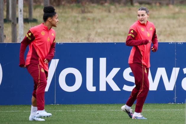 Frankfurt am Main, Germany February 24, 2026 Preparation for the Womens World Cup qualifier Germany vs. Slovenia Training In the picture from left Shekiera Martinez Germany and Carlotta Wamser Germany during training at the DFB Campus in Frankfurt Copyright: HMBxMedia MadeleinexFantini