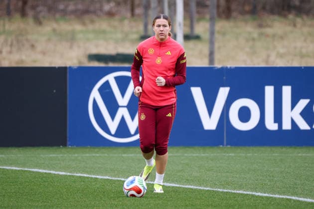 Frankfurt am Main, Germany 24 February 2026 Preparation for the Womens World Cup qualifier Germany vs. Slovenia Training In the picture Larissa Mühlhaus Muehlhaus Germany , actually a member of the German U23 womens national soccer team, moves up to the senior national team of the DFB womens team for the injured Selina Cerci Germany and trains at the DFB Campus in Frankfurt Copyright: HMBxMedia MadeleinexFantini