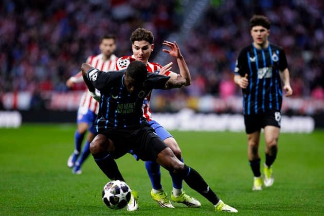 UEFA champions league - Atletico de Madrid vs Club Brugge MADRID,SPAIN - 24 February:Julian Alvarez of Atletico de Madrid and Joel Ordonez of Club Brugge fight for the ball during UEFA champions league 2025 26 Knockout Play-off second Leg match between Atletico de Madrid and Club Brugge at Riyadh Air Metropolitano Stadium. (Photo by Guille Martinez f22photo) Madrid Riyadh Air Metropolitano Stadium Spain Copyright: xGuillermoxMartinezx