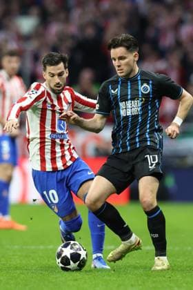 Atletico Madrid s ?lex Baena and Club s Hugo Vetlesen fight for the ball during a soccer game between Spanish team Atletico Madrid and Belgian Club Brugge, in Madrid, on Tuesday 24 February 2026, the return leg game in the Knockout phase play-offs of the UEFA Champions League tournament. BRUNOxFAHY  x164858328x