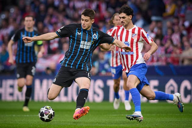 ATLETICO DE MADRID v CLUB BRUGGE KV. CHAMPIONS LEAGUE 2025 2026. ROUND KO PLAY-OFFS 2ND LEG MATCH. Atletico de Madrid s Johnny Cardoso (r) and Club Brugge KV s Nicolo Tresoldi during Champions League 2025 2026, KO play-offs 2nd leg match. February 24 ,2026. (ALTERPHOTOS Jorge Ropero) MadridSpain  Copyright: xJorgexRoperox