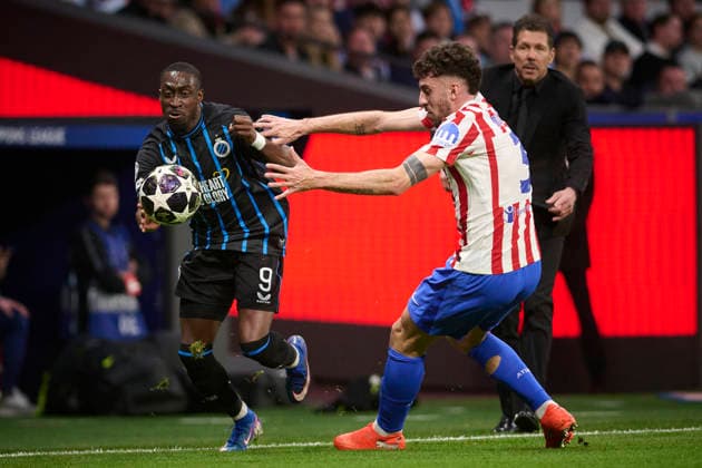 Atletico de Madrid s Matteo Ruggeri (r) and Club Brugge KV s Carlos Forbs during Champions League 2025 2026, KO play-offs 2nd leg match. February 24 ,2026. (2026022415)