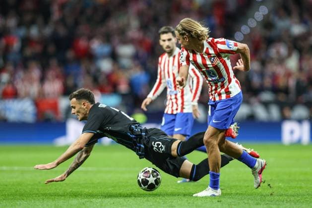 Club s Aleksandar Stankovic, and Atletico Madrid s Marcos Llorente fight for the ball during a soccer game between Spanish team Atletico Madrid and Belgian Club Brugge, in Madrid, on Tuesday 24 February 2026, the return leg game in the Knockout phase play-offs of the UEFA Champions League tournament. BRUNOxFAHY  x164883194x