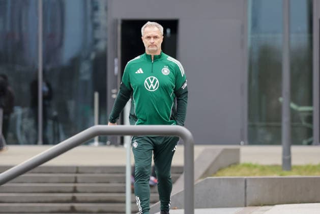 24 02 2026, xgrfx, Football DFB Media Dates, German Womens National Team Training v l Christian Wück German Womens National Team DFL DFB REGULATIONS PROHIBIT ANY USE OF PHOTOGRAPHS as IMAGE SEQUENCES and or QUASI VIDEO Frankfurt am Main
