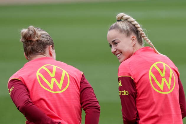 24 02 2026, xgrfx, Football DFB Media Dates, German Womens National Team Training v l Rebecca Knaak, Giulia Gwinn German Womens National Team DFL DFB REGULATIONS PROHIBIT ANY USE OF PHOTOGRAPHS as IMAGE SEQUENCES and or QUASI VIDEO Frankfurt am Main