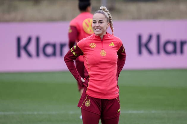 24 02 2026, xgrfx, Football DFB Media Dates, German Womens National Team Training v l Giulia Gwinn German Womens National Team DFL DFB REGULATIONS PROHIBIT ANY USE OF PHOTOGRAPHS as IMAGE SEQUENCES and or QUASI VIDEO Frankfurt am Main