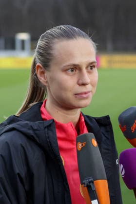 24 02 2026, xgrfx, Football DFB Media Dates, German Womens National Team Training v l Klara Bühl in Interview German Womens National Team DFL DFB REGULATIONS PROHIBIT ANY USE OF PHOTOGRAPHS as IMAGE SEQUENCES and or QUASI VIDEO Frankfurt am Main