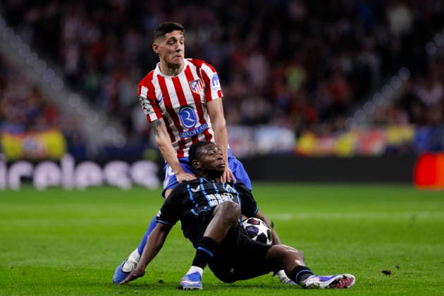 UEFA champions league - Atletico de Madrid vs Club Brugge MADRID,SPAIN - 24 February:Mamadou Diakhon of Club Brugge and Nahuel Molina of Atletico de Madrid in action during UEFA champions league 2025 26 Knockout Play-off second Leg match between Atletico de Madrid and Club Brugge at Riyadh Air Metropolitano Stadium. (Photo by Guille Martinez f22photo) Madrid Riyadh Air Metropolitano Stadium Spain Copyright: xGuillermoxMartinezx