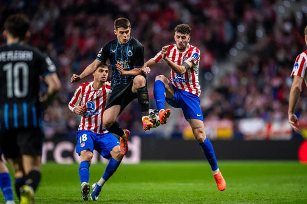 Atletico Madrid v Club Brugge, UEFA Champions League, Madrid, Spain Madrid, Spain. 24th, February 2026. Matteo Ruggeri (R) of Atletico Madrid and Nicolo Tresoldi (L) of Club brugge seen during the UEFA Champions League match between Atletico Madrid and Club Brugge at the Estadio Metropolitano in Madrid. Spain, Madrid  Copyright: xGonzalesxPhoto LucianoxLimax