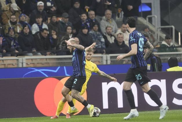 Champions League Inter Milan Bodo Glimt Milan, Italy 20260224 Bodo Glimts Ole Didrik Blomberg duels with an Inter player during the Champions League football match between Inter Milan and Bodo Glimt at Stadio San Siro Photo Terje Pedersen NTB Milano Italy EDITORIAL USE ONLY RESTRICTED USE FOR BETTING COMPANIES  Copyright: xTerjexPedersenx xNTBx