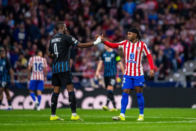 Atletico Madrid v Club Brugge, UEFA Champions League, Madrid, Spain Madrid, Spain. 24th, February 2026. Ademola Lookman (22) of Atletico Madrid and Joel Ordonez (4) of Club Brugge seen during the UEFA Champions League match between Atletico Madrid and Club Brugge at the Estadio Metropolitano in Madrid. Spain, Madrid  Copyright: xGonzalesxPhoto LucianoxLimax