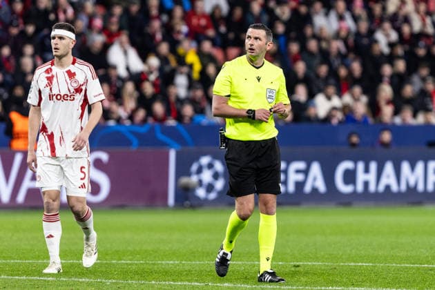 UEFA Champions League Bayer 04 Leverkusen Olympiacos FC 24 02 2026 Michael Oliver Referee, England UEFA Champions League Bayer 04 Leverkusen Olympiacos FC BayArena, Leverkusen 24 02 2026 Copyright: xBEAUTIFULxSPORTS Buriakovx