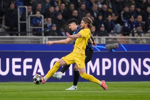 Champions League Inter Milan Bodo Glimt Milan, Italy 20260224 Bodo Glimt s Kasper Hogh duels with Inter s Alessandro Bastoni during the Champions League football match between Inter Milan and Bodo Glimt at Stadio San Siro Photo Terje Pedersen NTB Milano Italy EDITORIAL USE ONLY RESTRICTED USE FOR BETTING COMPANIES  Copyright: xTerjexPedersenx xNTBx